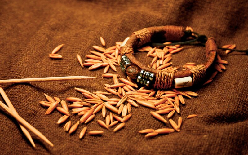 Beaded bracelet with grains