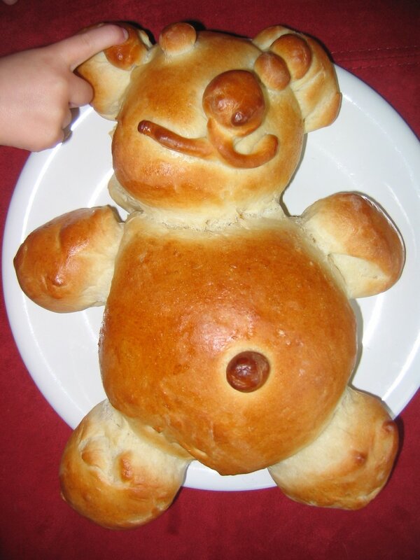 Bear-shaped bread loaf