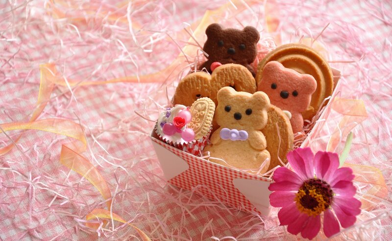 Bear-shaped Cookies in Box — Pink