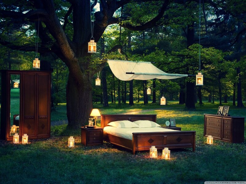 Bed in Forest — Green