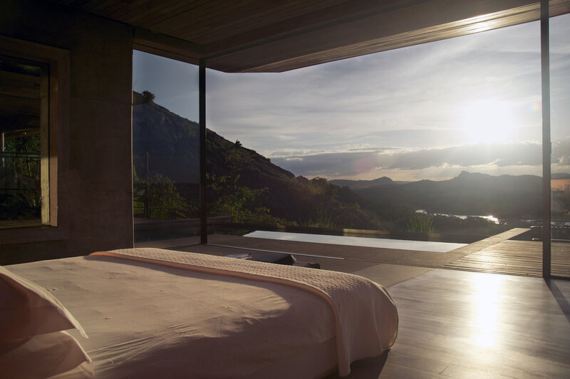 Bed with Mountain View — Brown