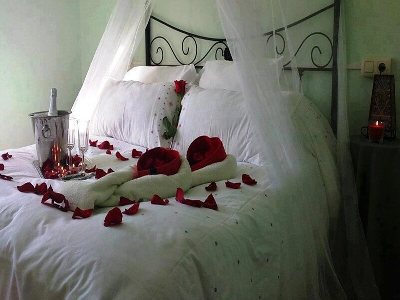 Bed with Rose Petals — White