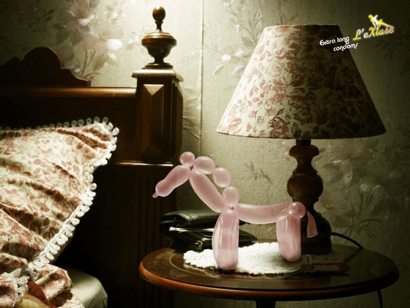 Bedroom with balloon dog