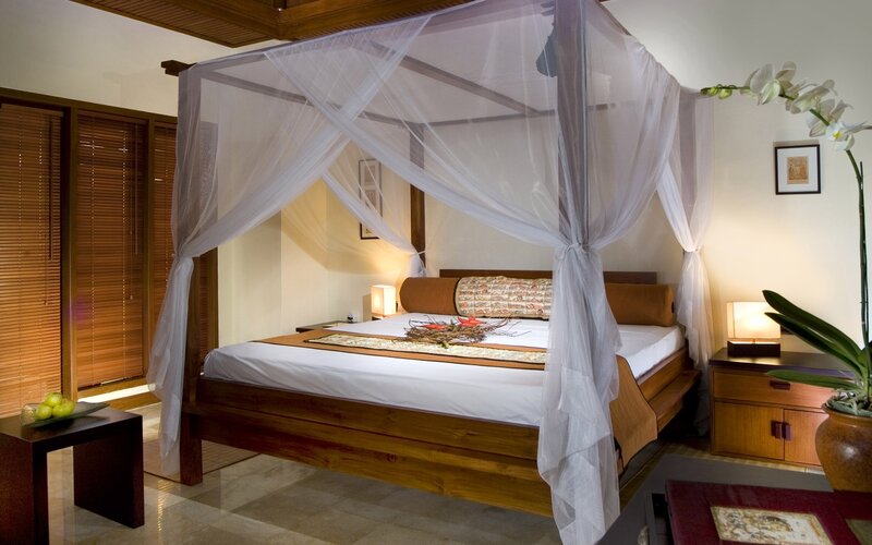 Bedroom with canopy bed