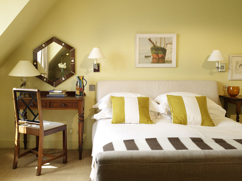 Bedroom with Desk and Bed