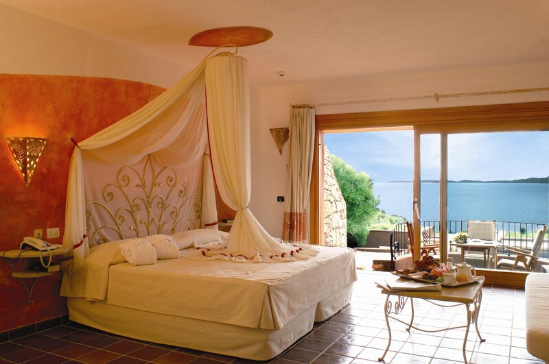 Bedroom with sea view
