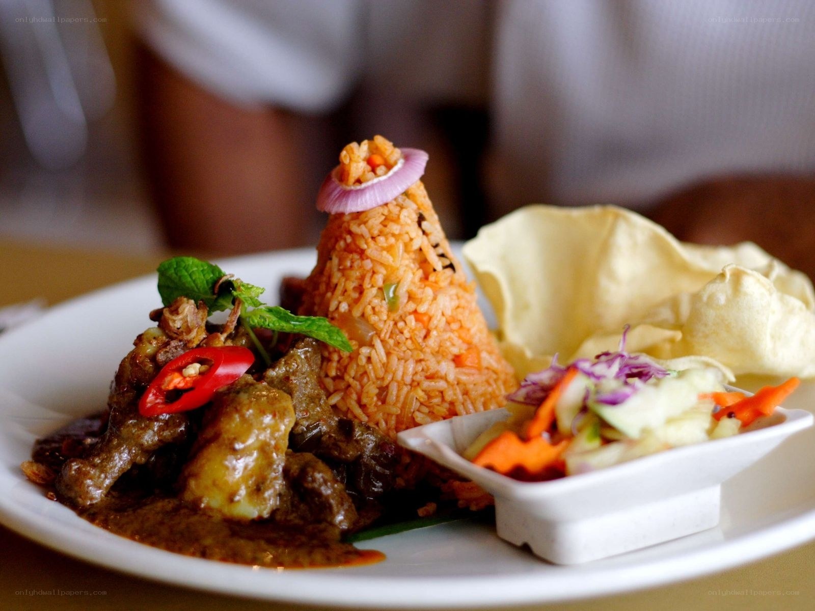 Beef curry with rice cone