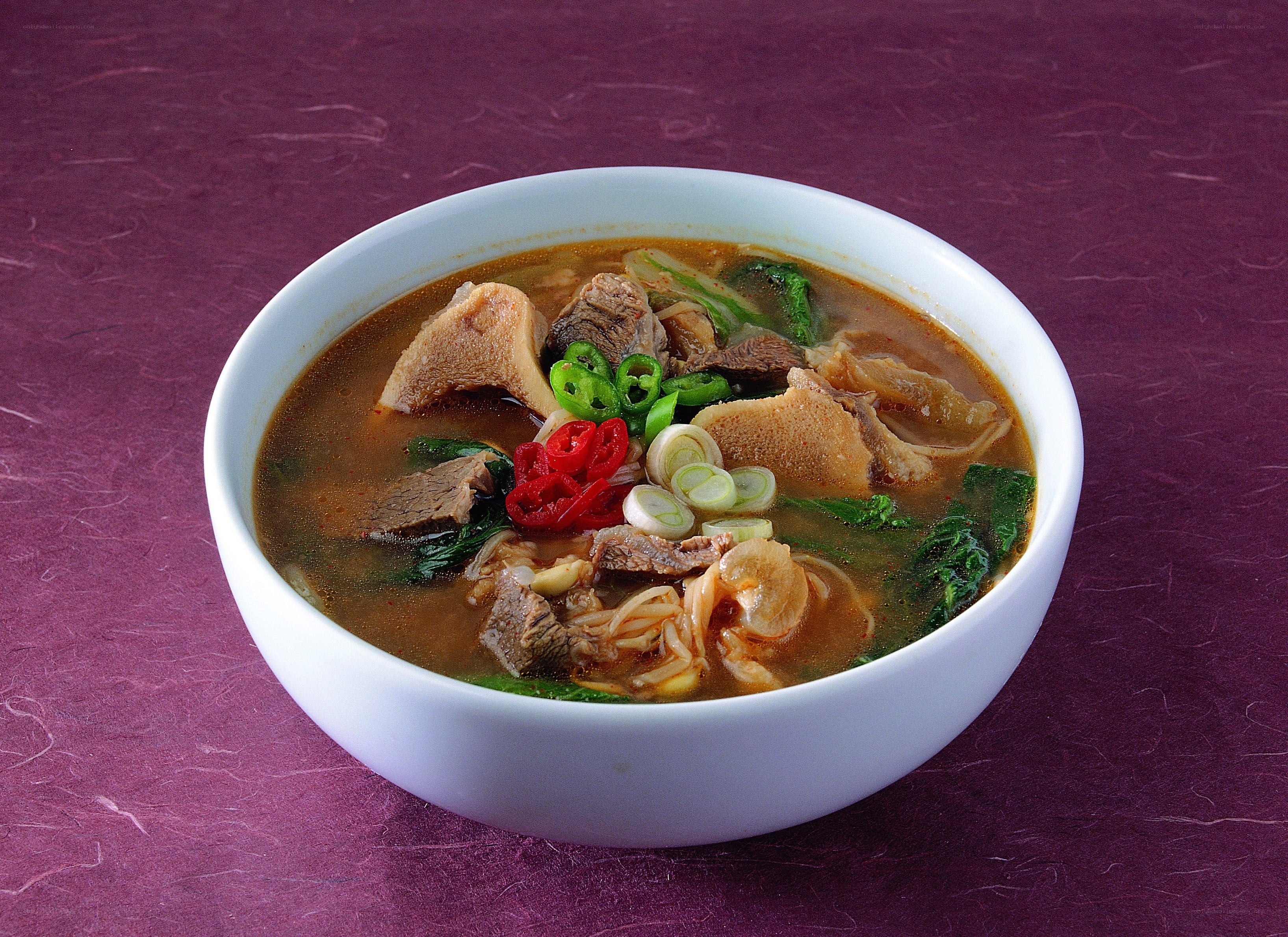 beef noodle soup with vegetables
