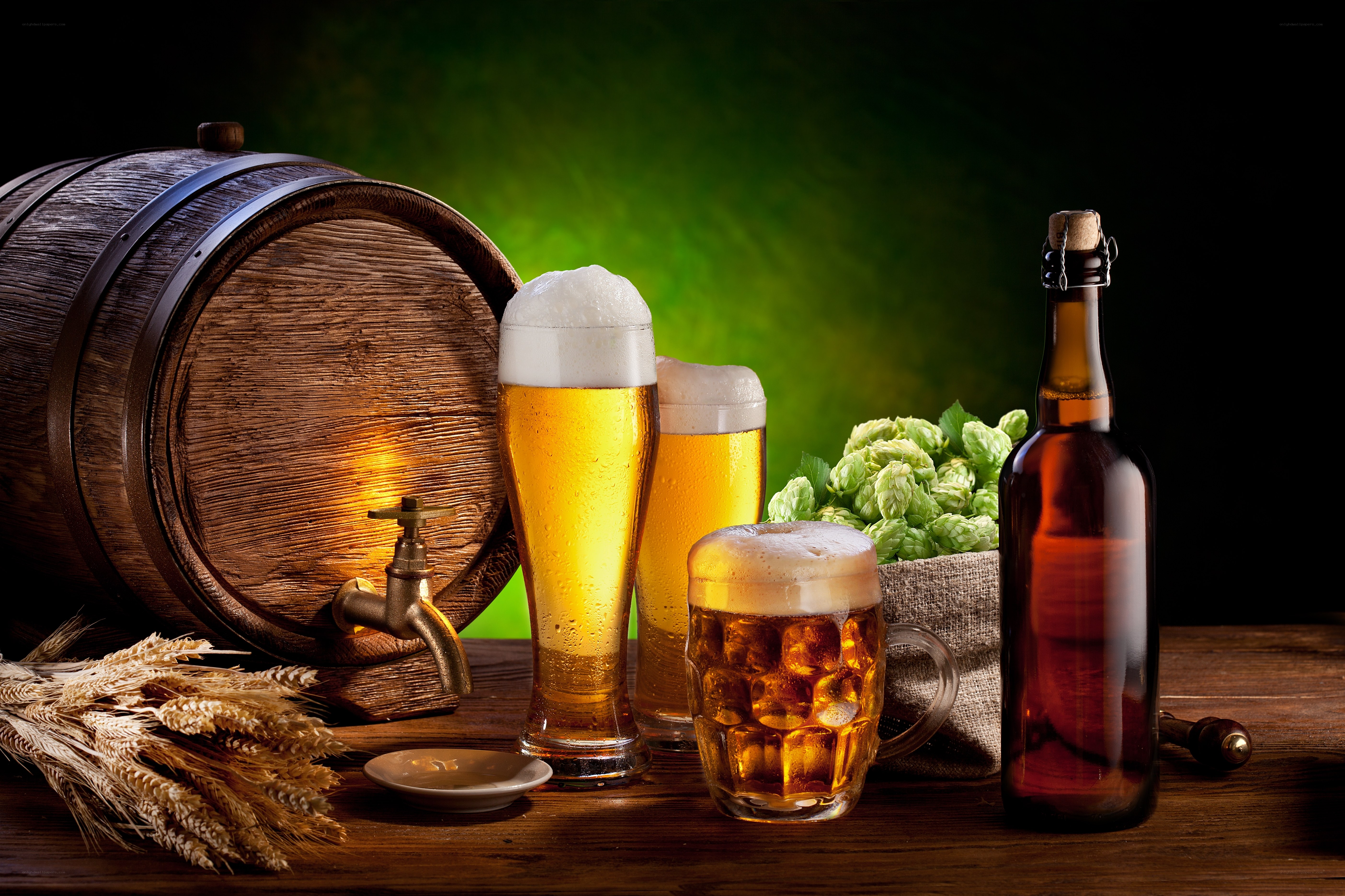 Beer barrel and glasses