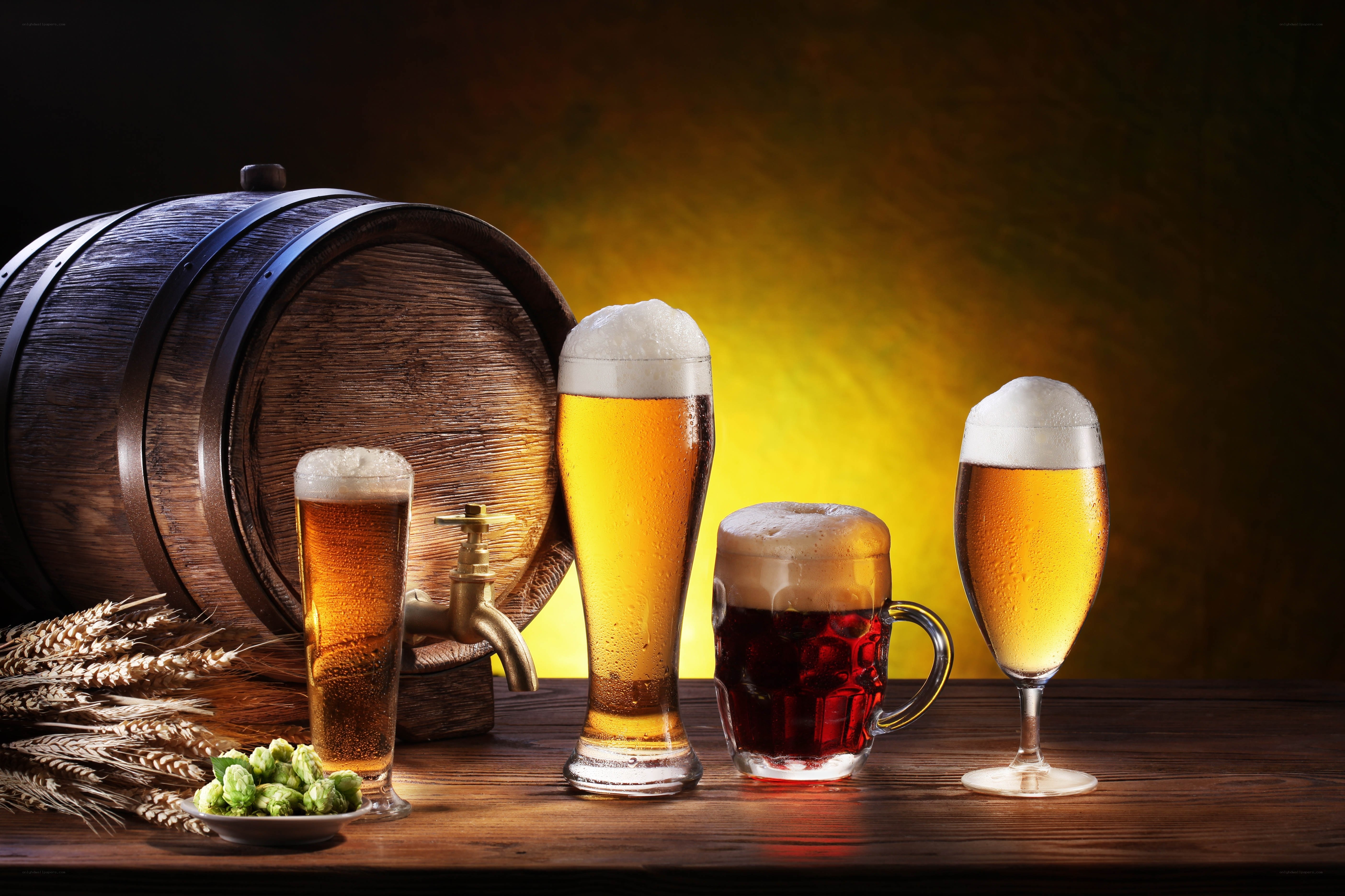 Beer glasses and barrel