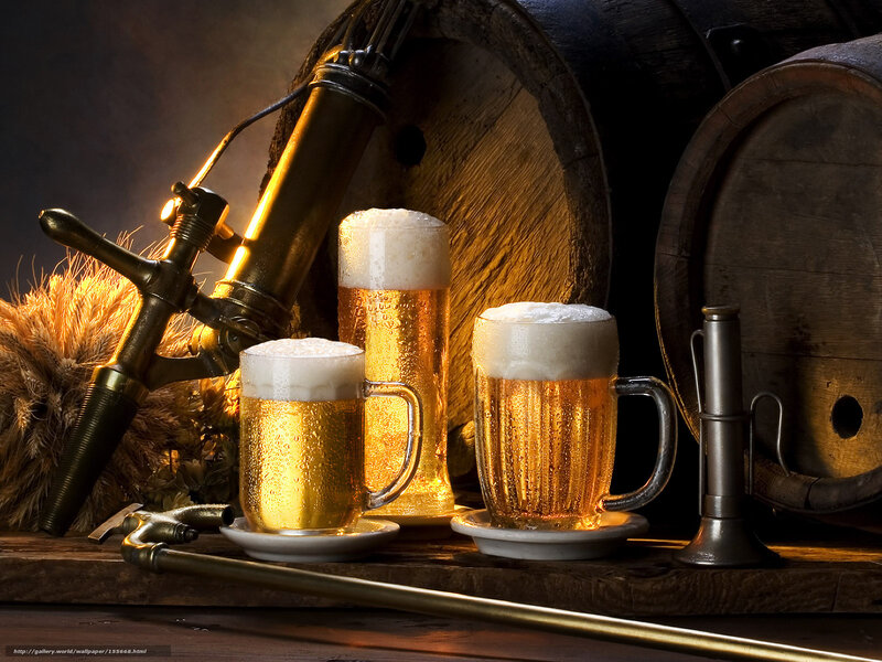 Beer glasses with barrels