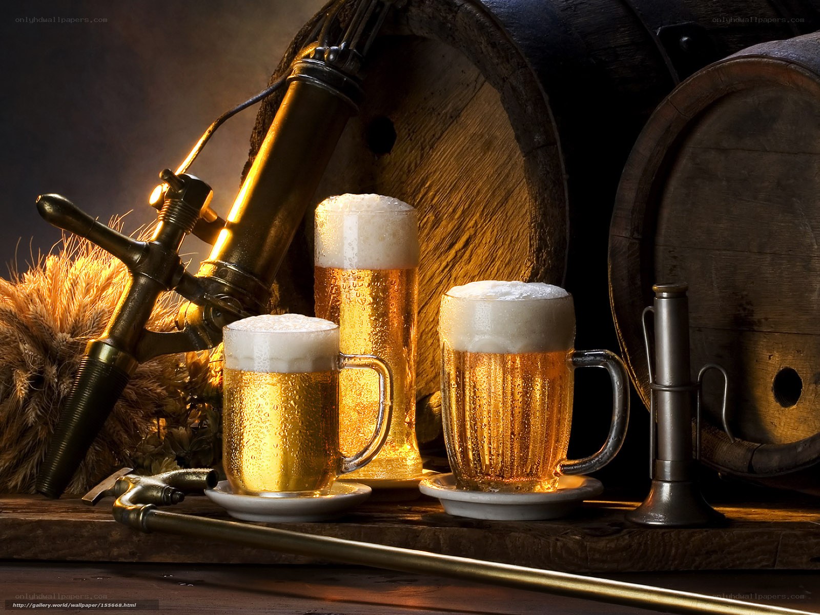 Beer glasses with barrels