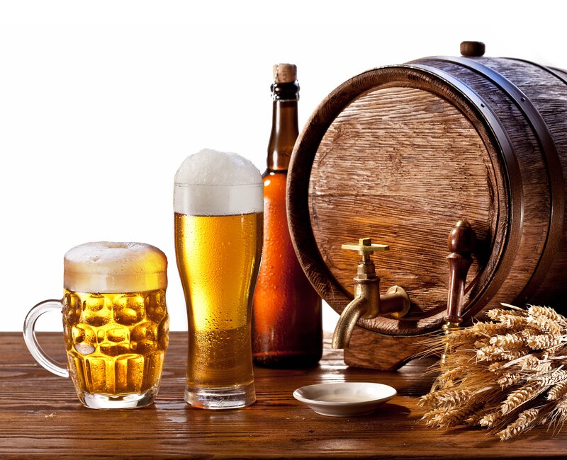 Beer in Glasses and Barrel — Brown, Calm