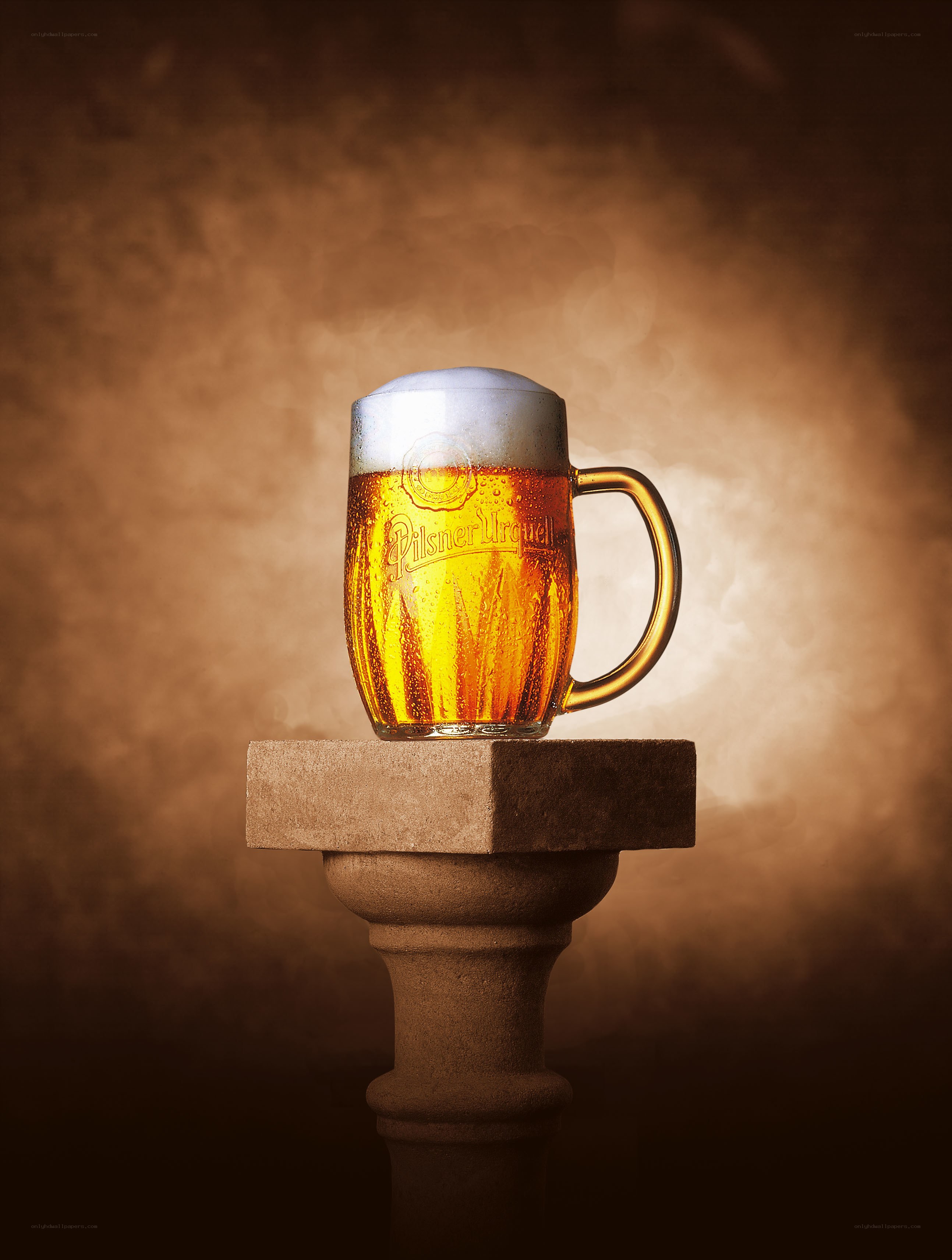Beer mug on pedestal