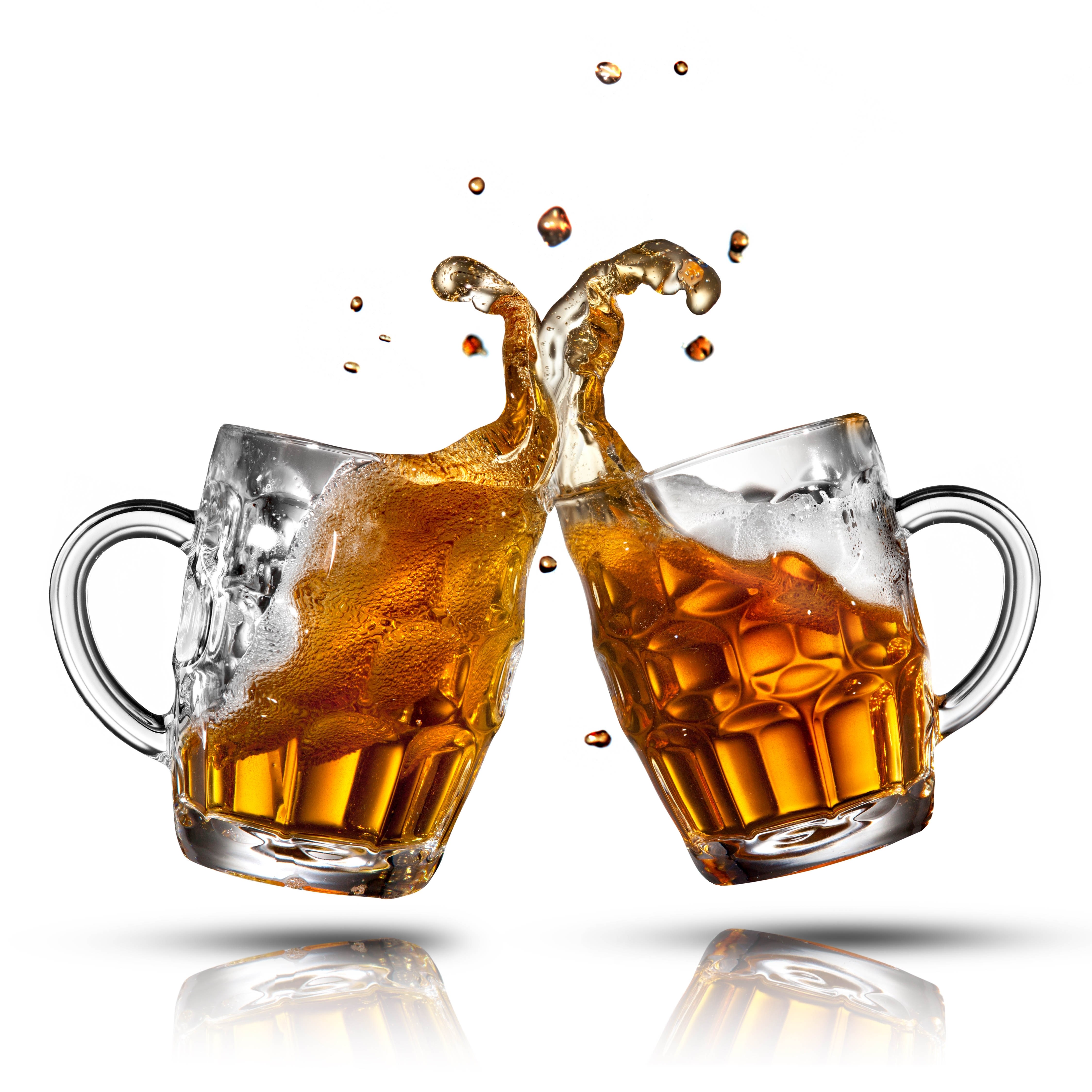 beer mugs clinking