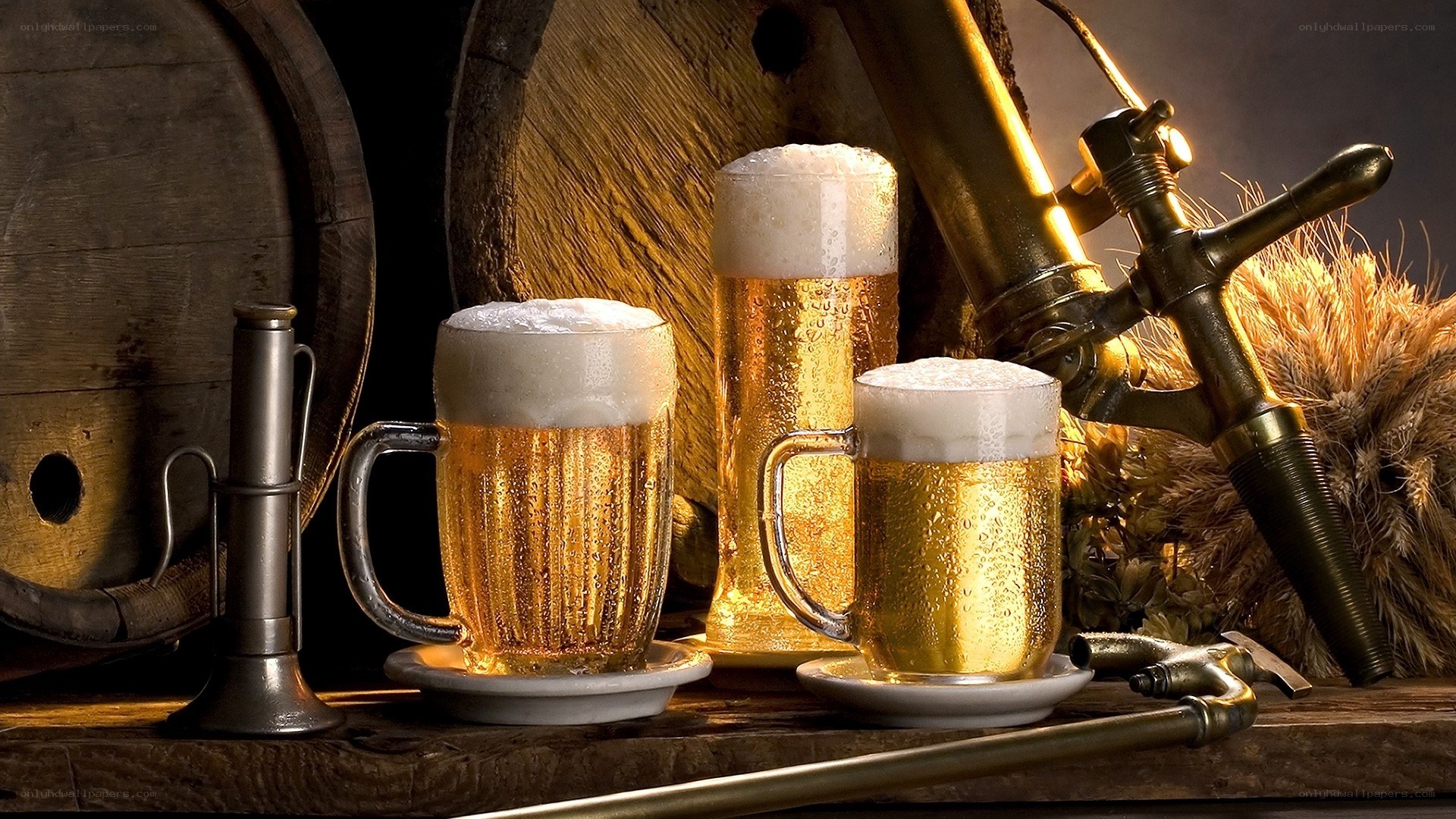 Beer mugs with barrels