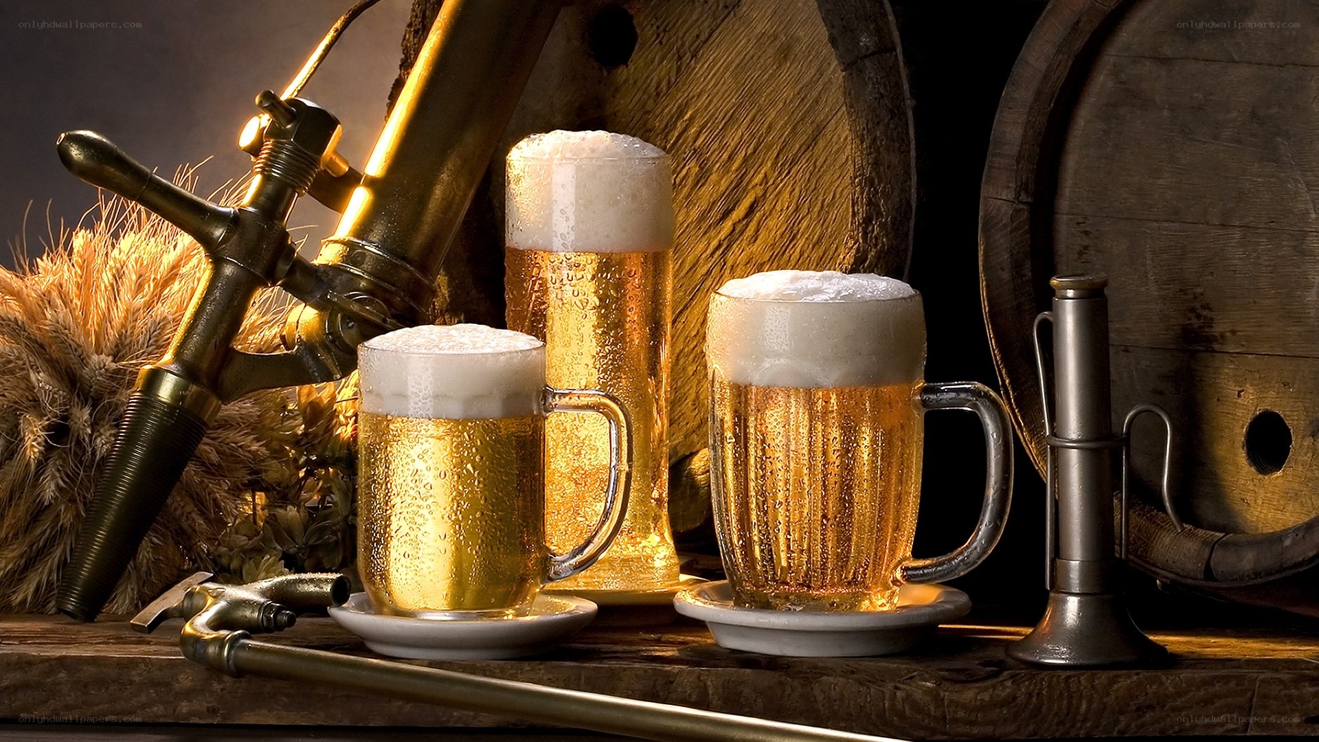 Beer mugs with barrels