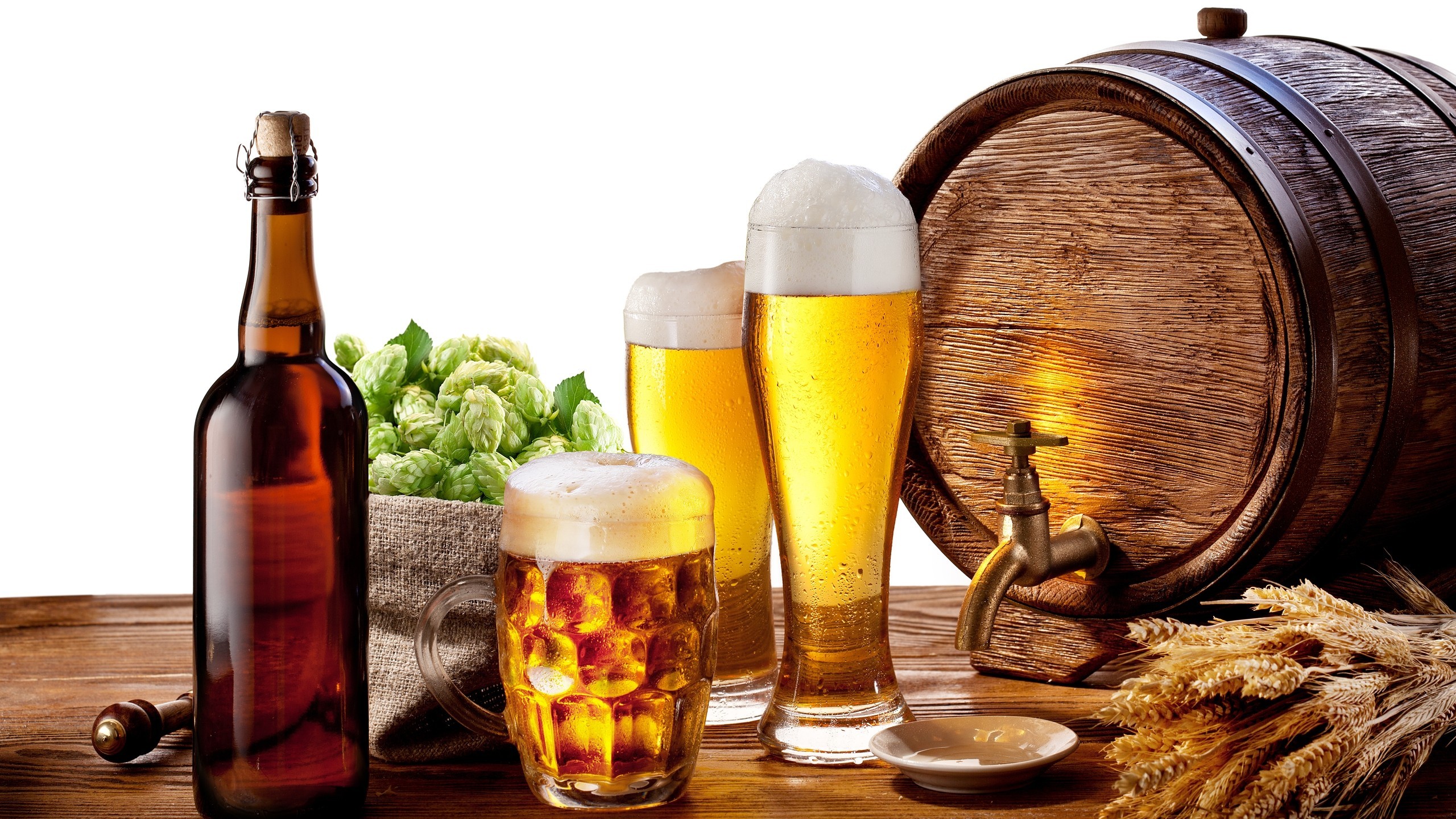 Beer with hops and barrel
