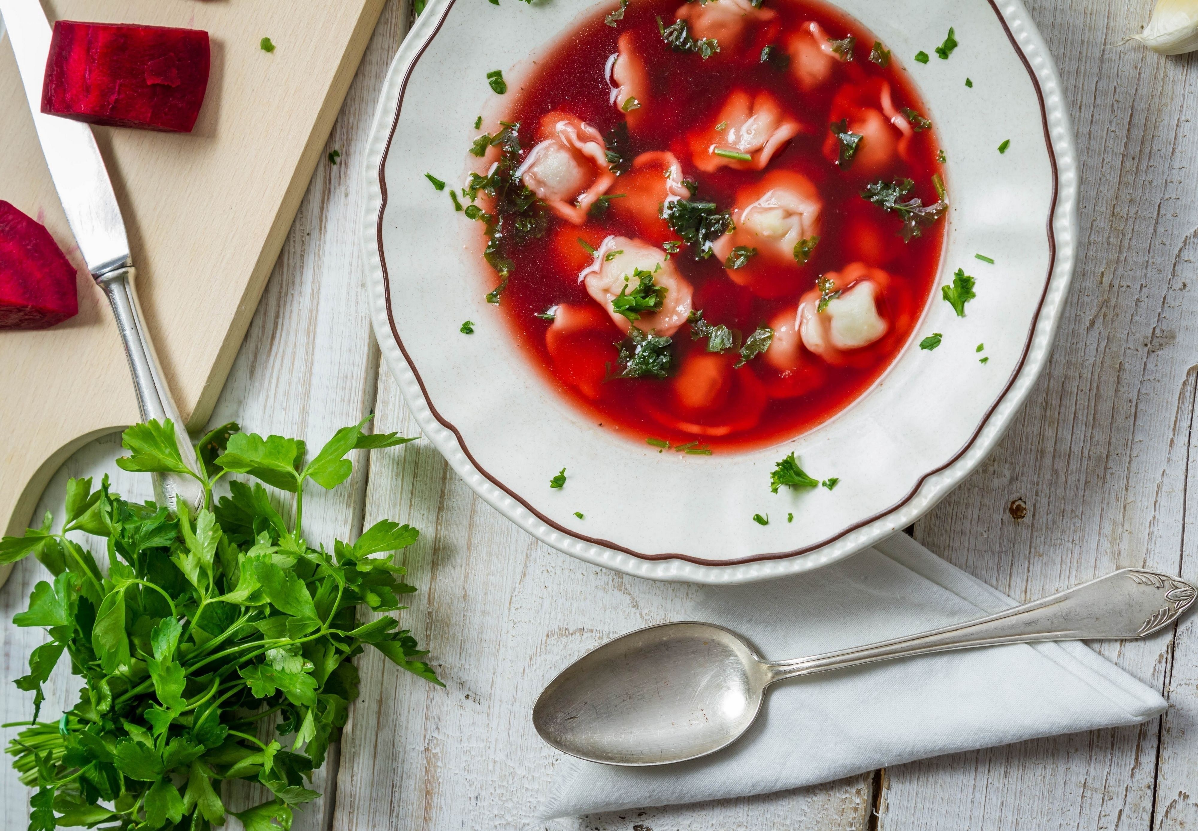 Beetroot soup with dumplings