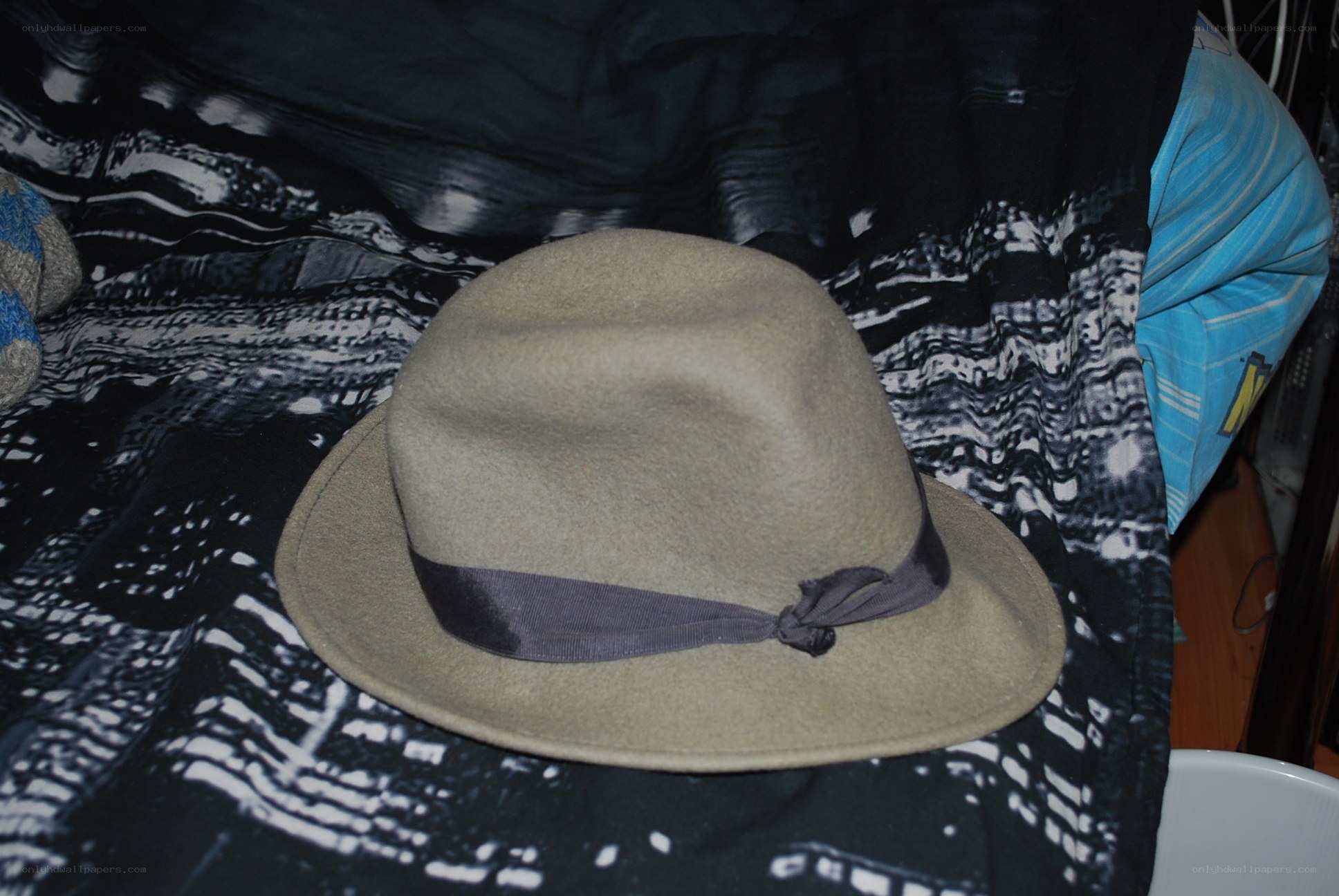 beige fedora hat with ribbon