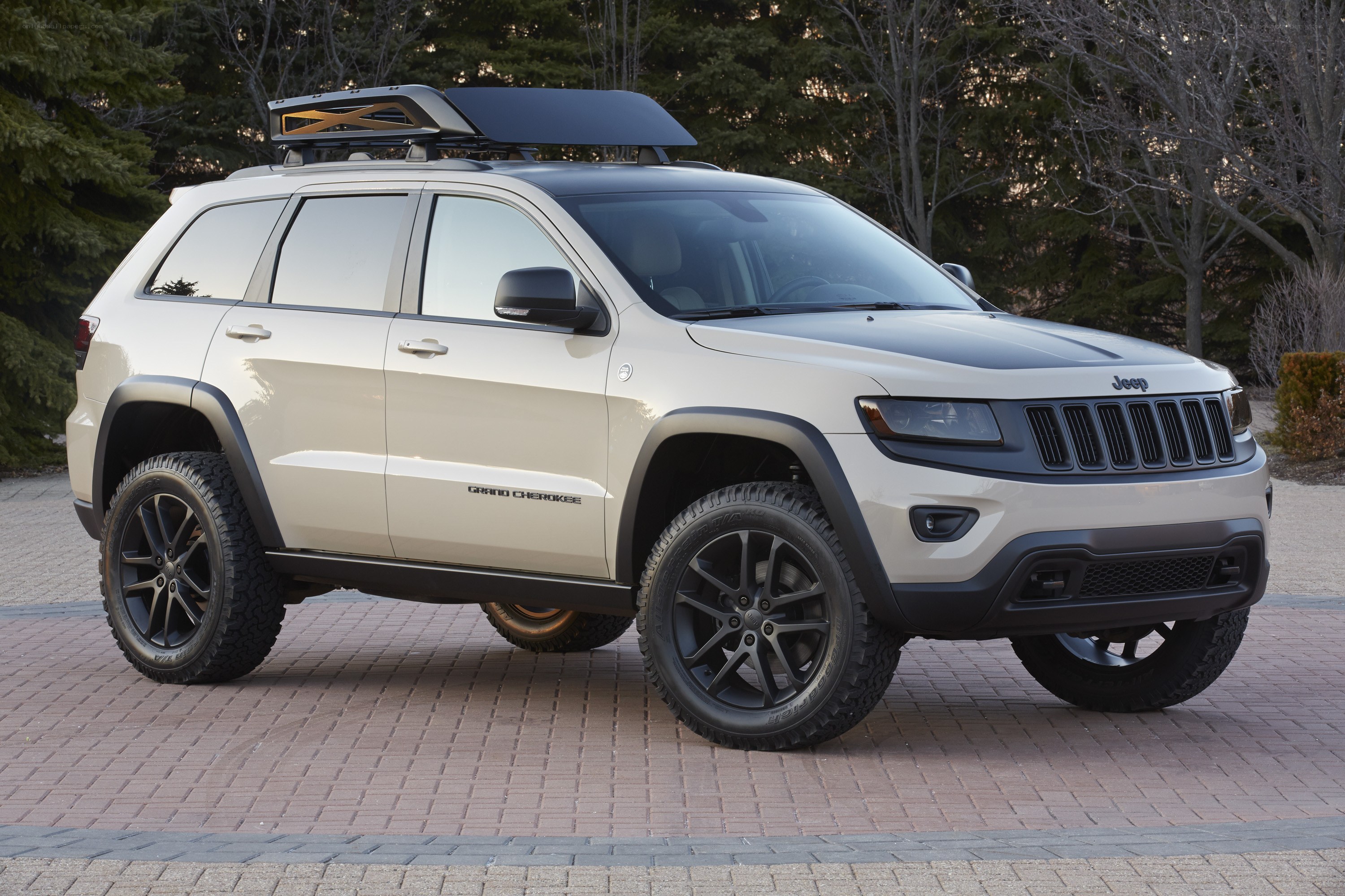 Beige Jeep Grand Cherokee