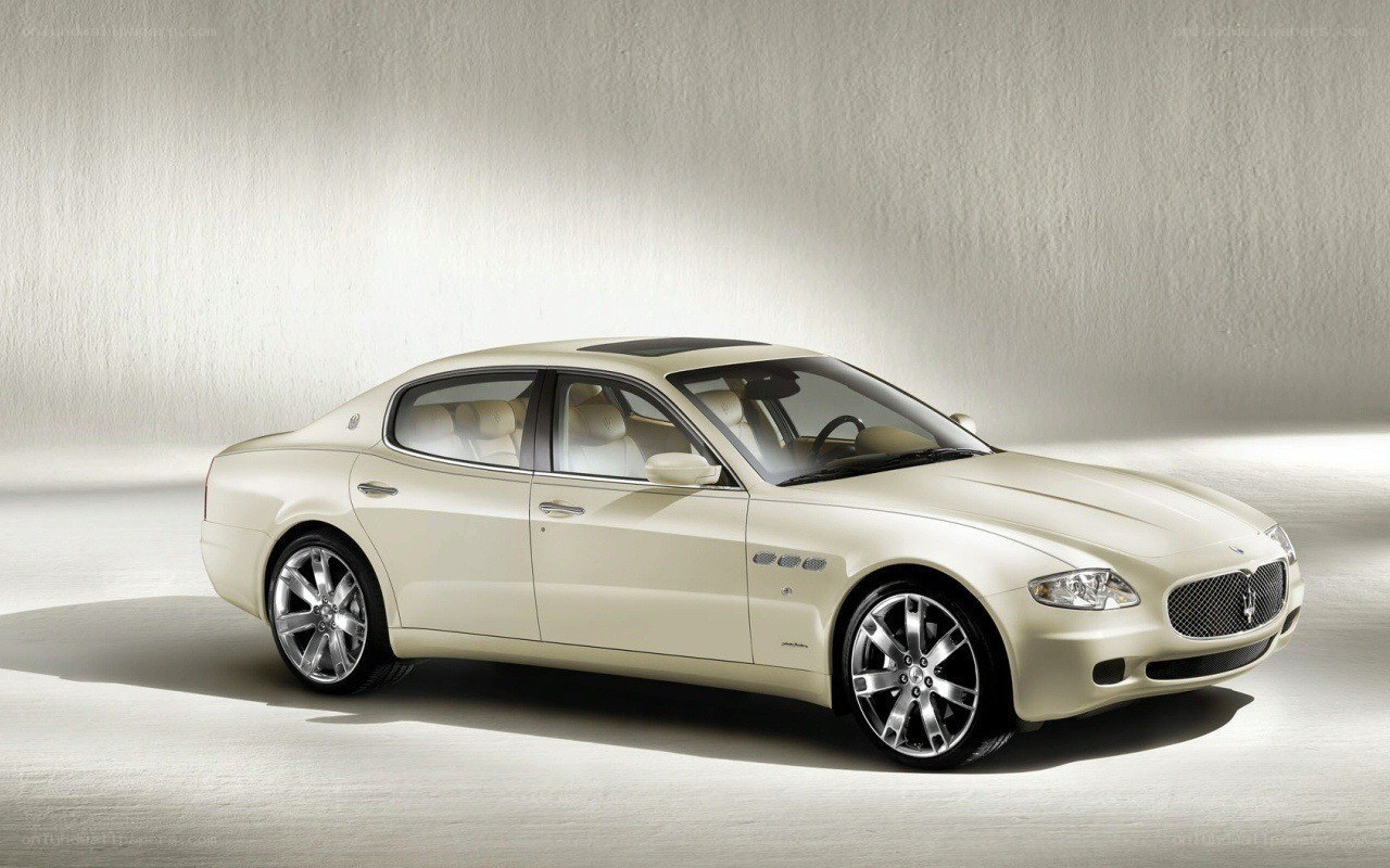 Beige Maserati Quattroporte
