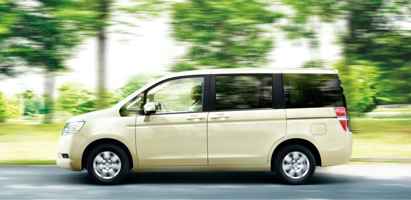 Beige Minivan in Motion — Dynamic