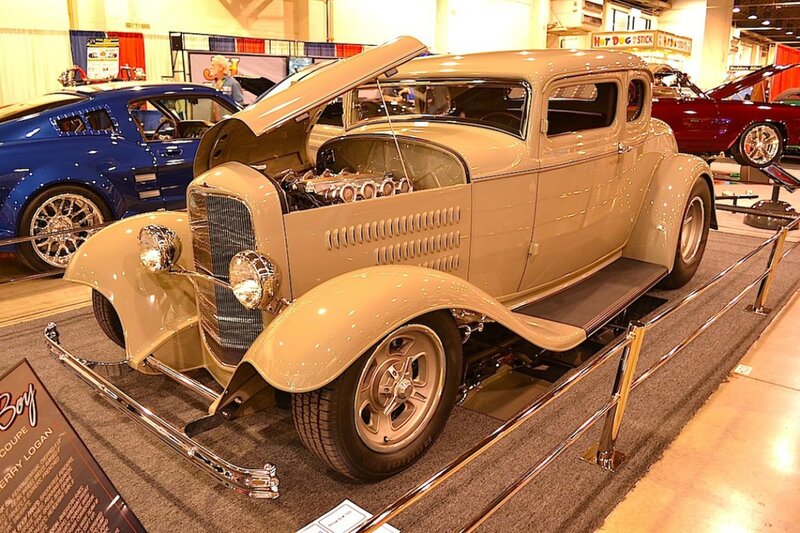 Beige Vintage Car — Showroom