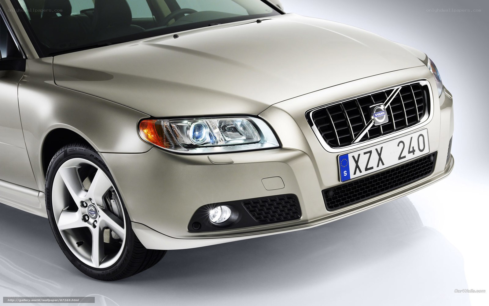 Beige Volvo S80 front view