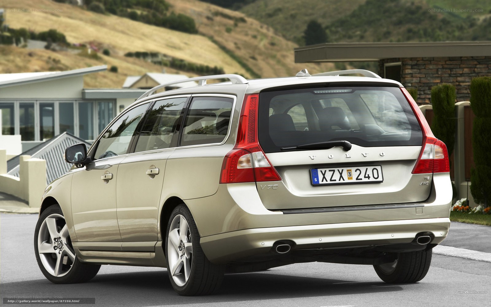 Beige Volvo V70 station wagon