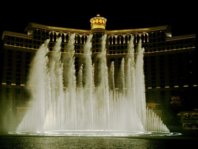 Bellagio fountain at night