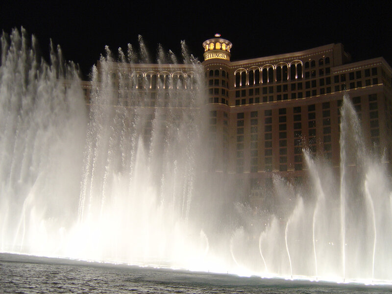 Bellagio fountain show at night