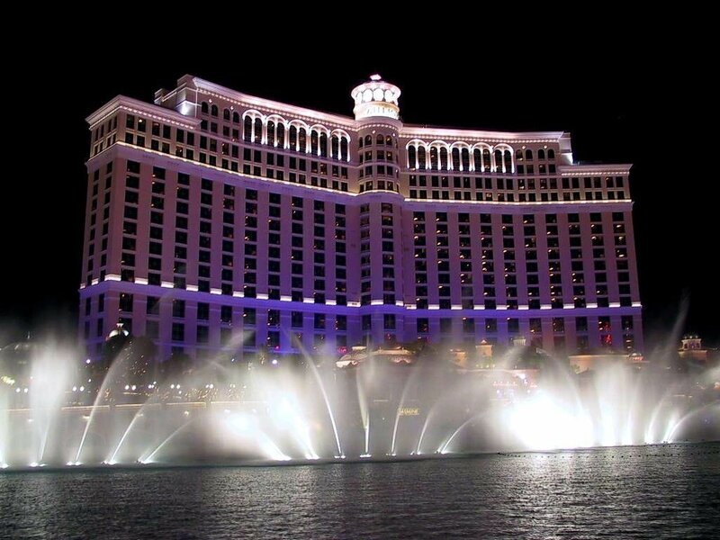 Bellagio hotel and fountain at night