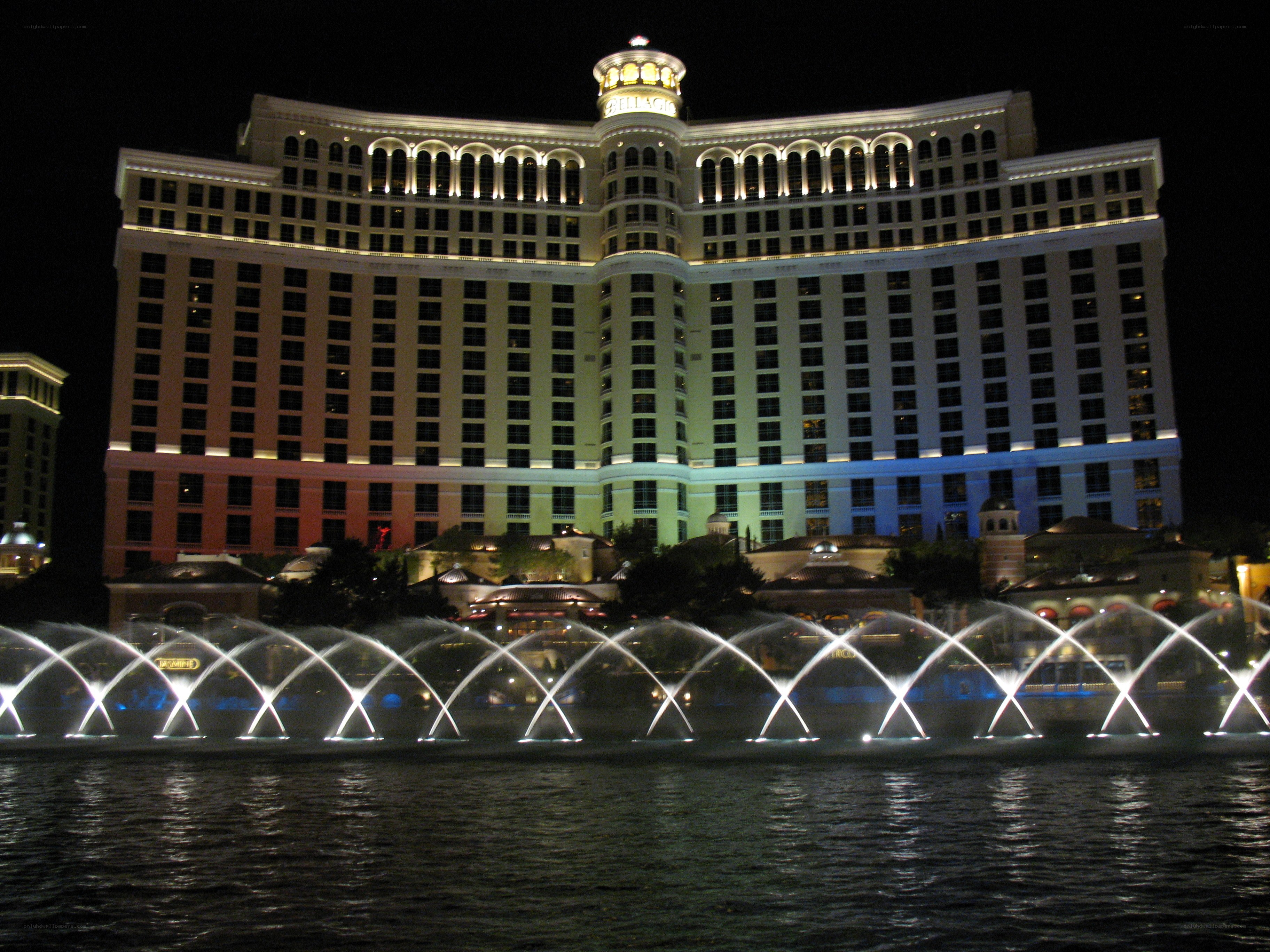 Bellagio hotel at night