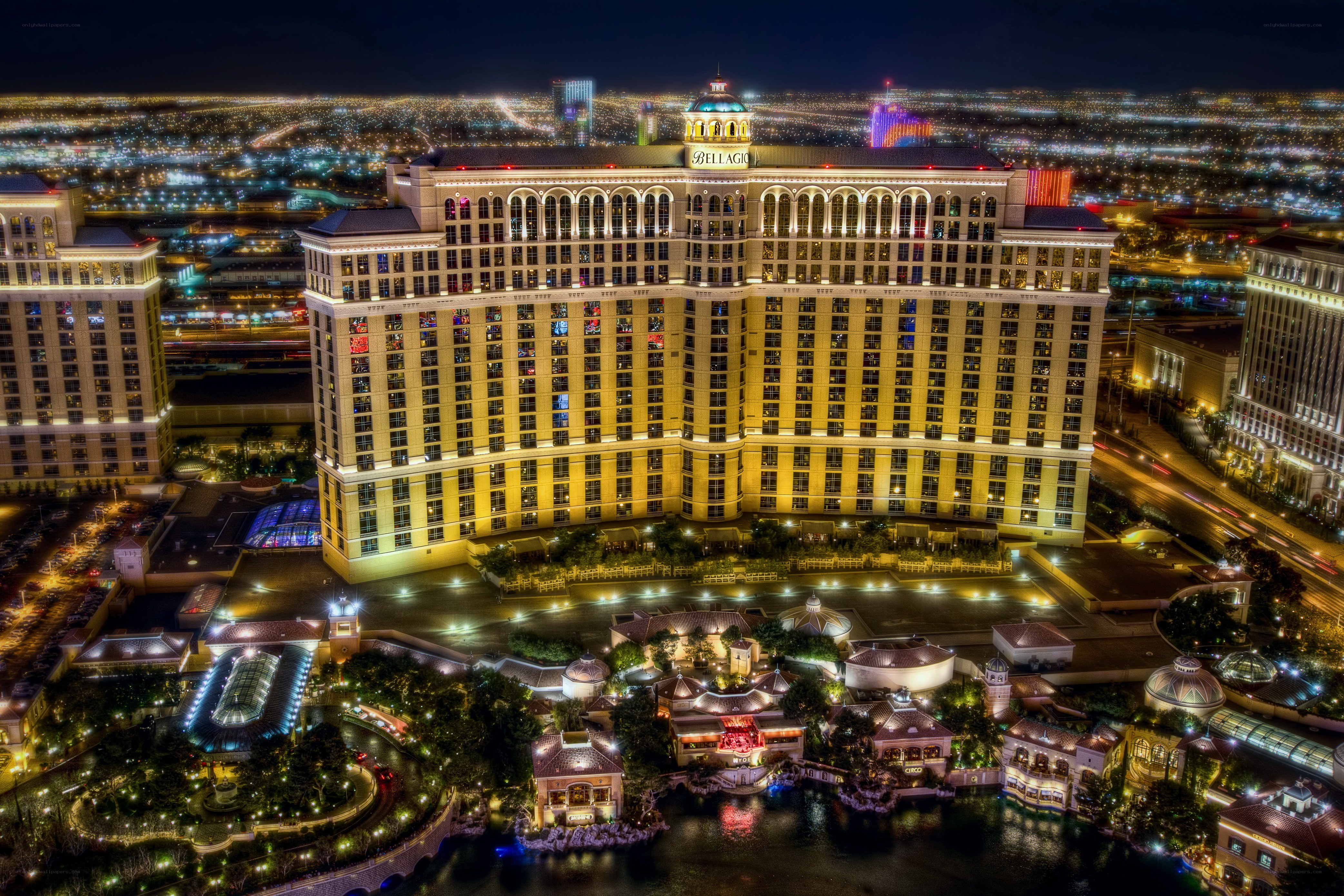 Bellagio hotel at night