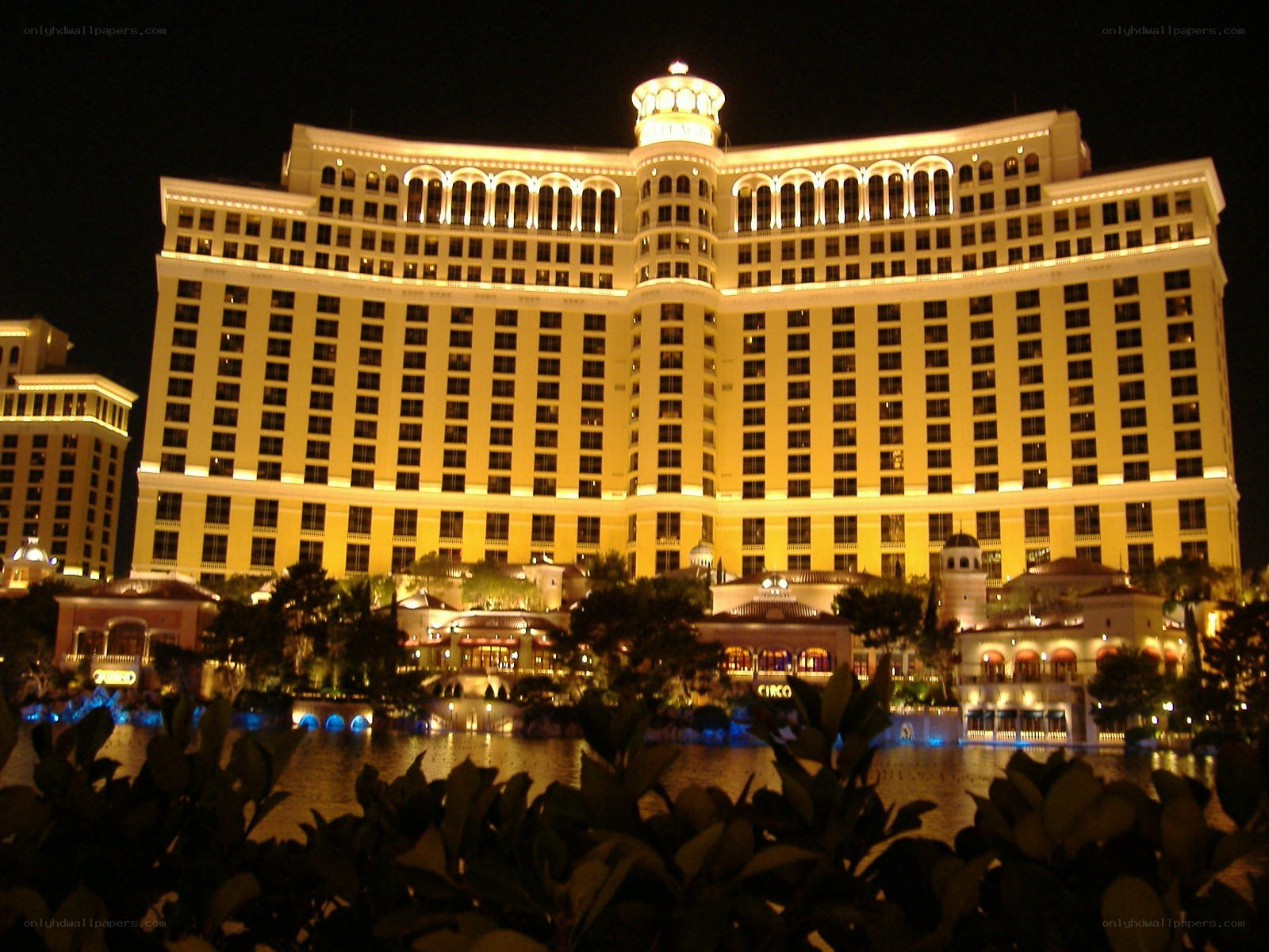 Bellagio hotel at night