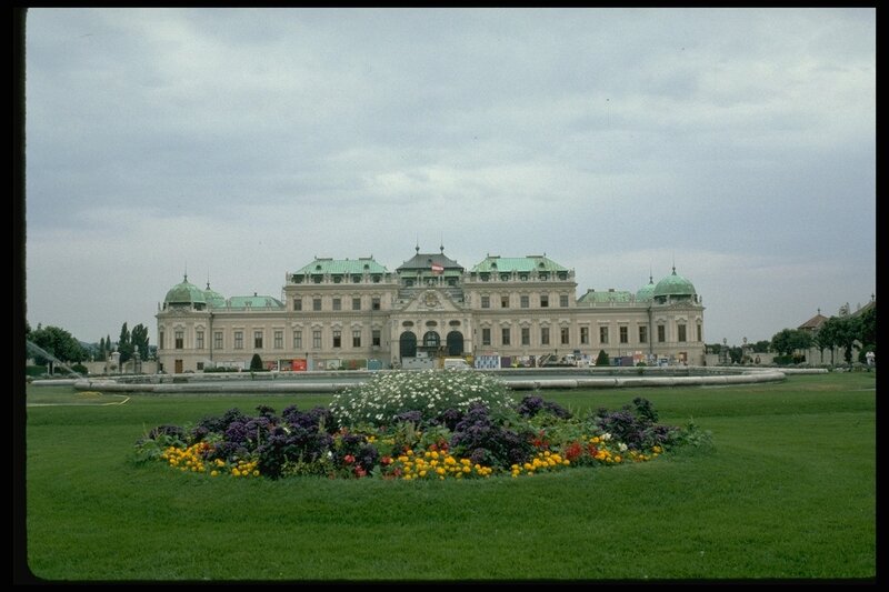 Belvedere Palace — Green, Serene