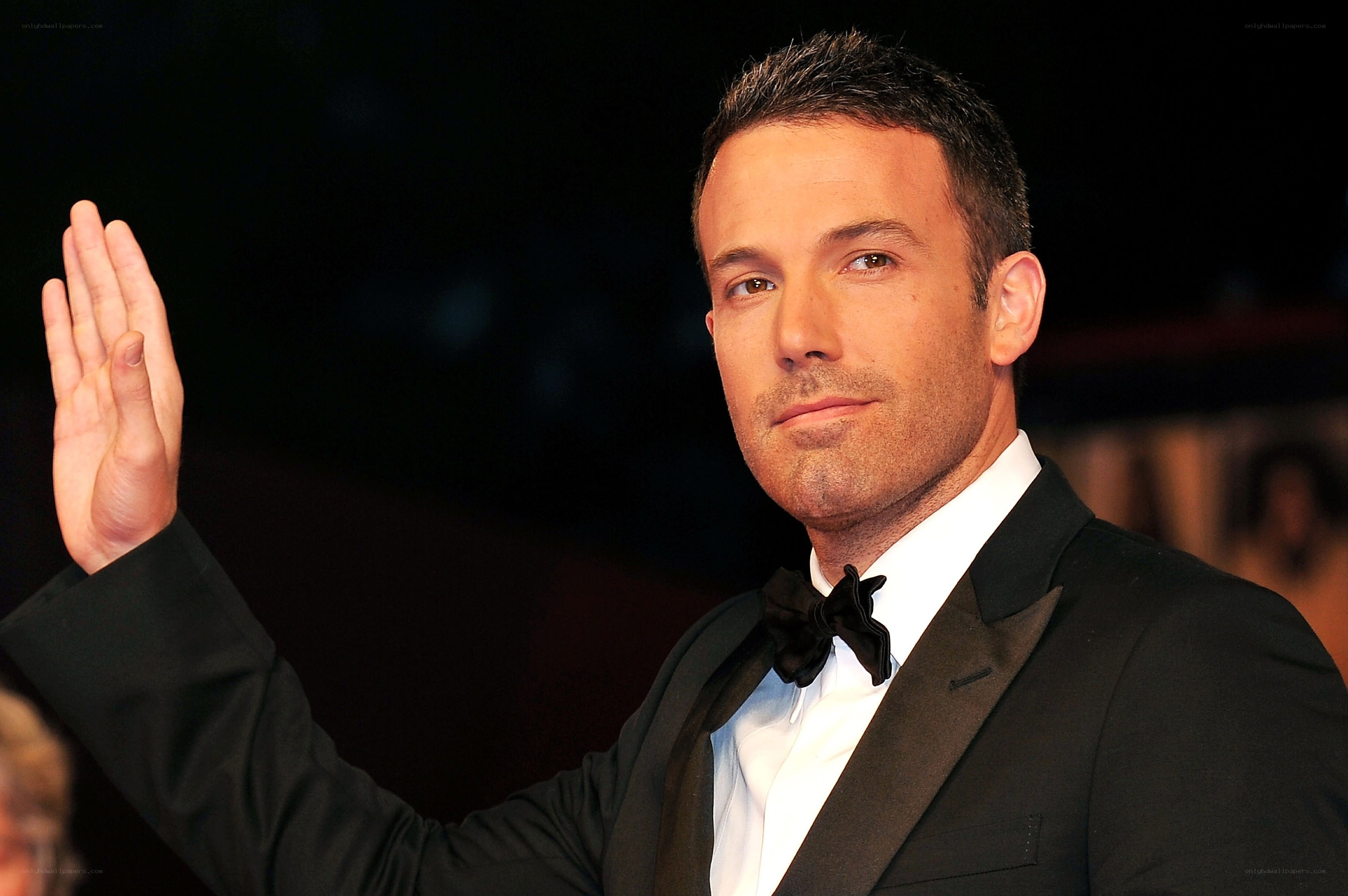 Ben Affleck waving at event