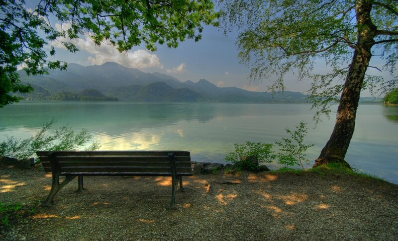 Bench by a lake with mountains