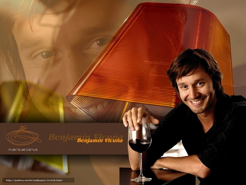 Benjamín Vicuña with wine
