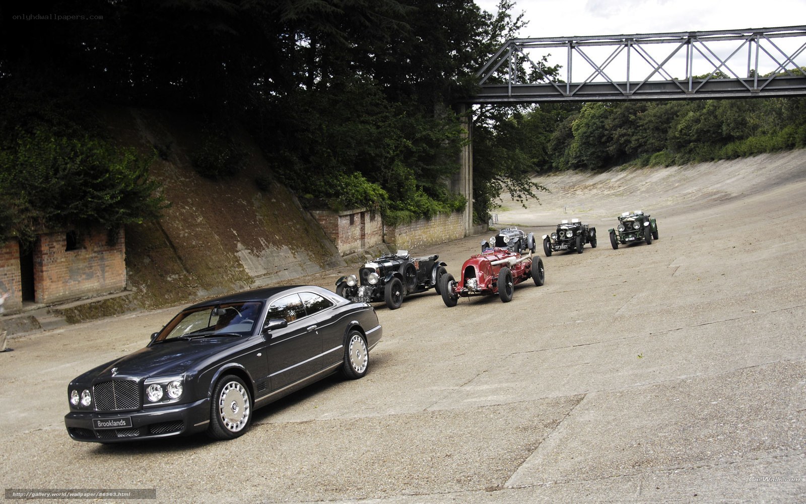 Bentley and vintage race cars