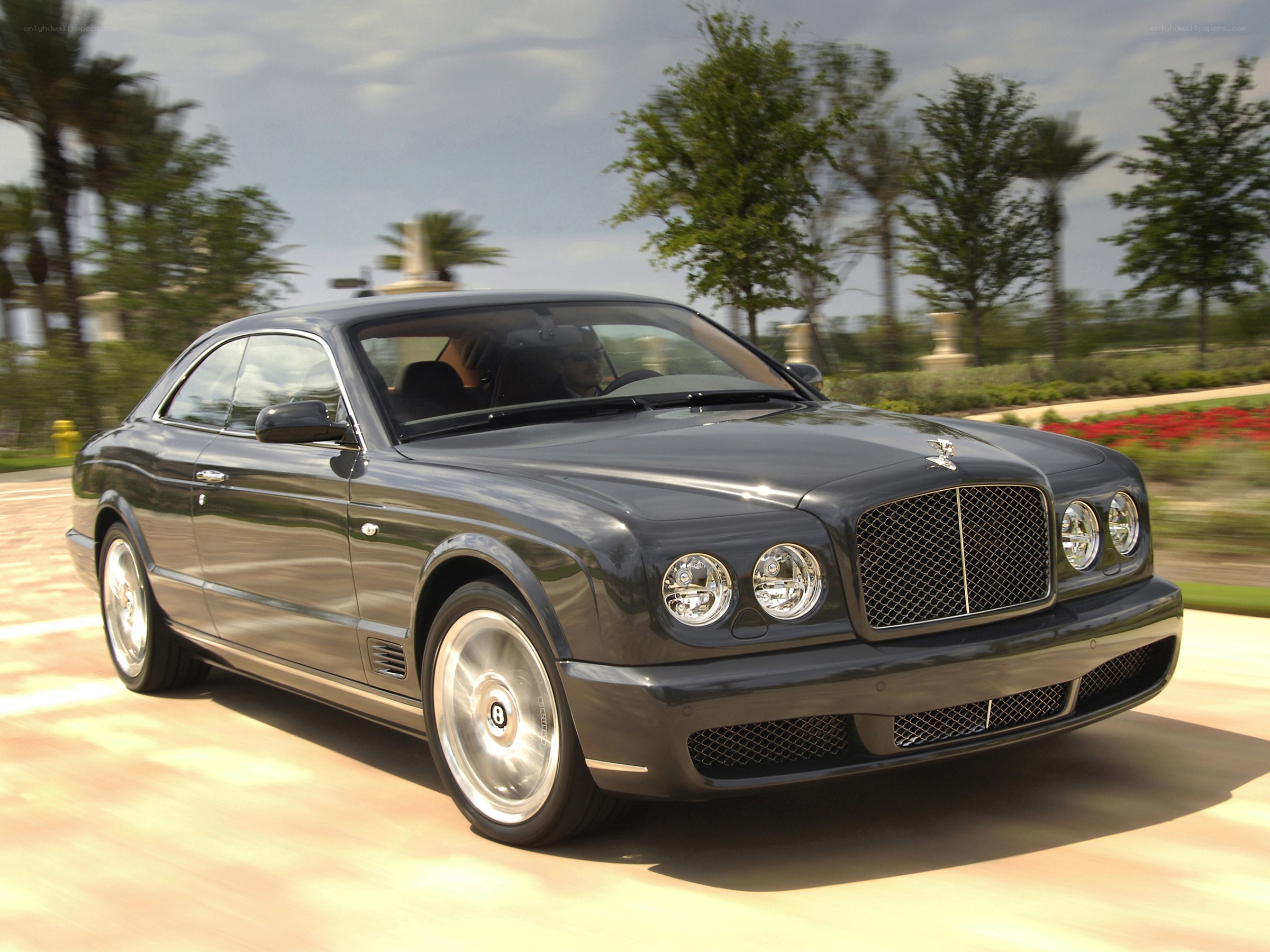 Bentley Azure in motion