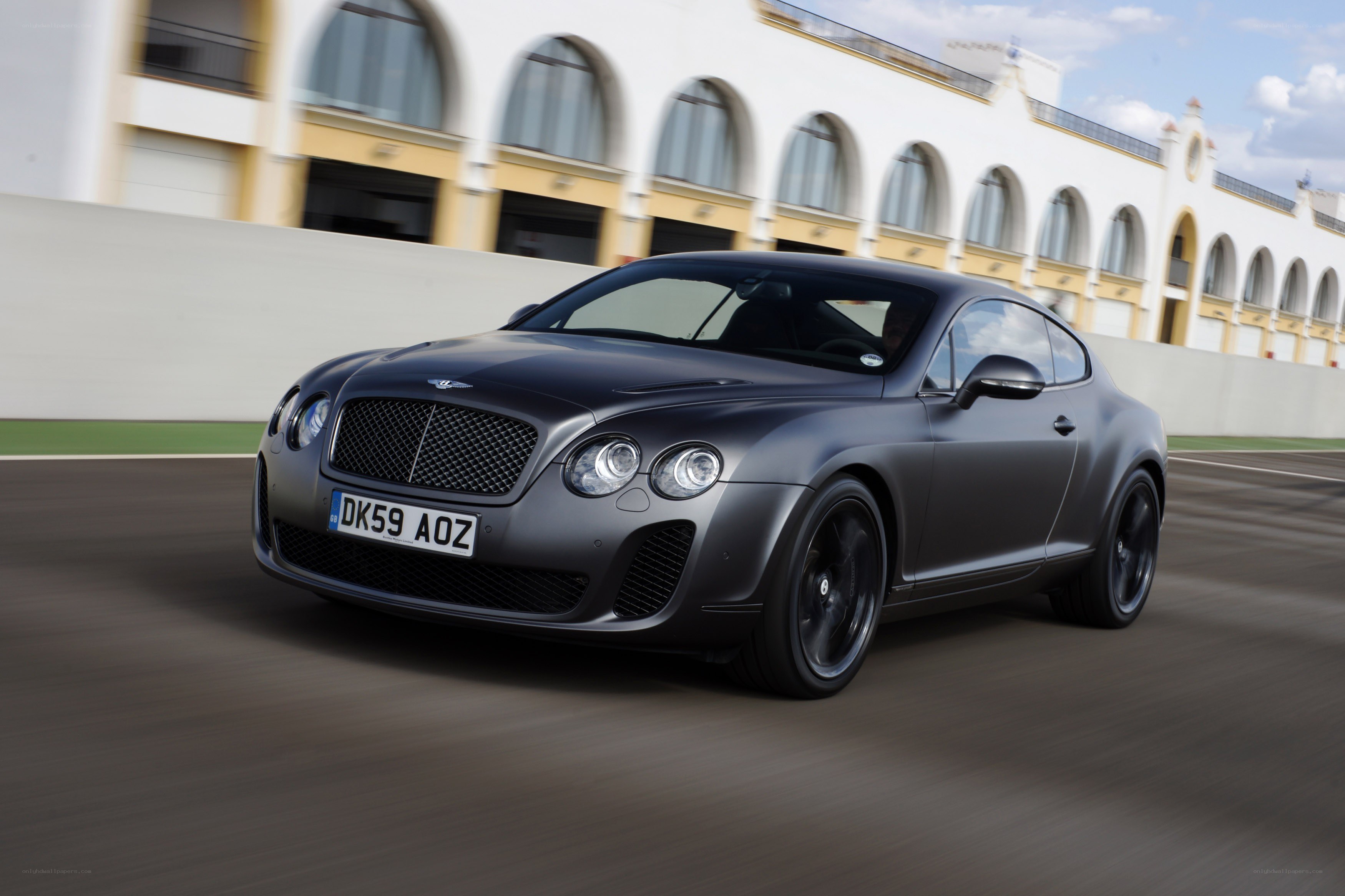 Bentley Continental GT in motion