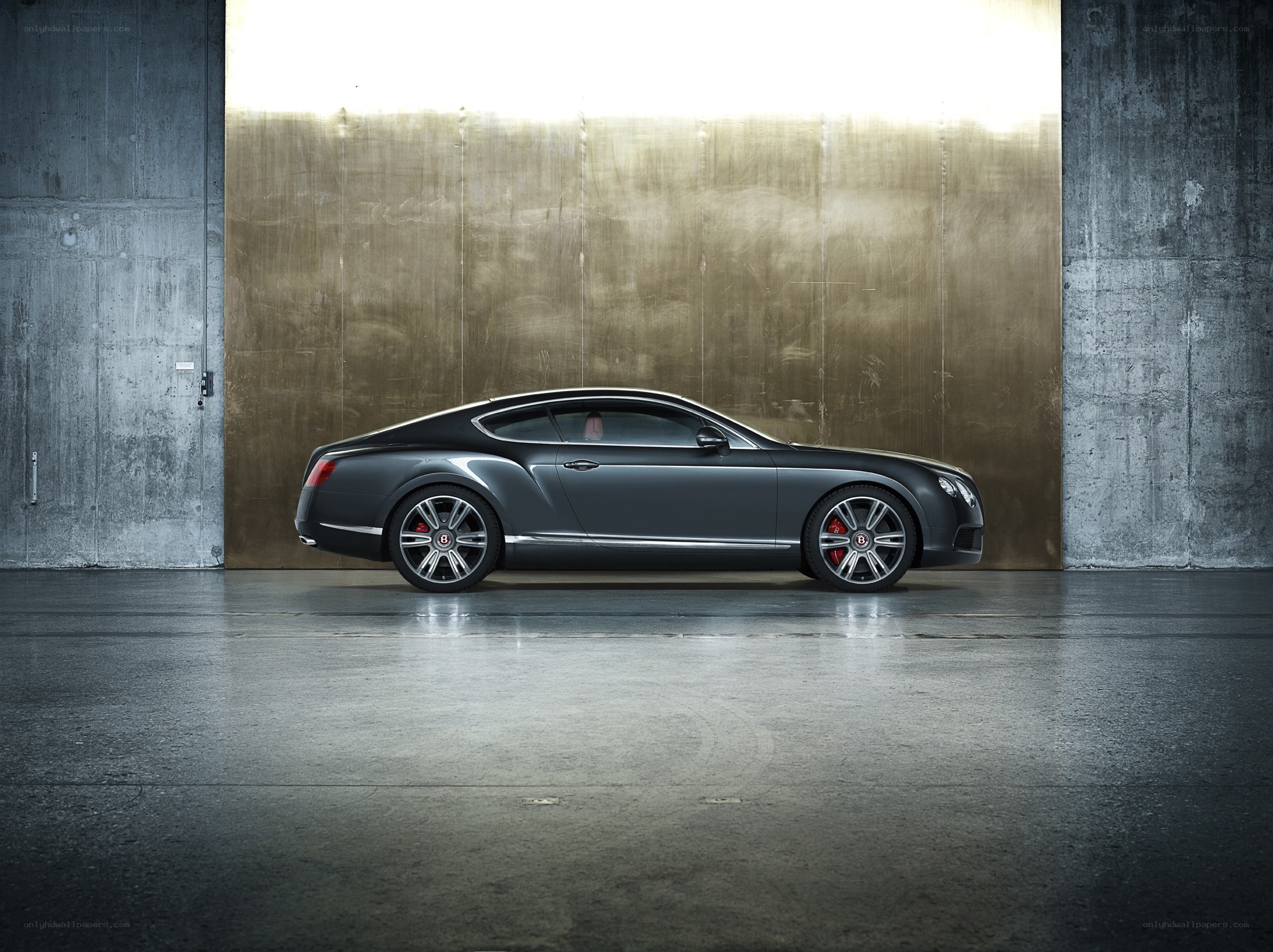 Bentley Continental GT in studio