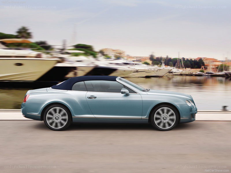 Bentley Continental GTC in motion