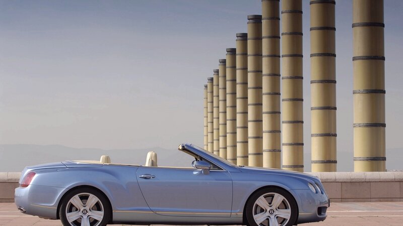 Bentley convertible by pillars