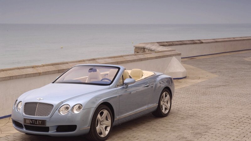 Bentley convertible by the sea