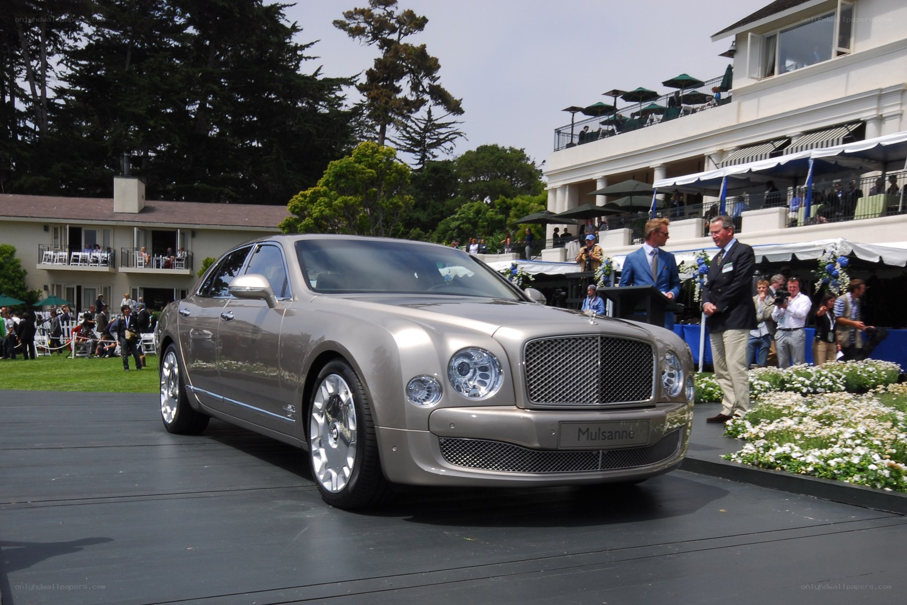 Bentley Mulsanne at a car show