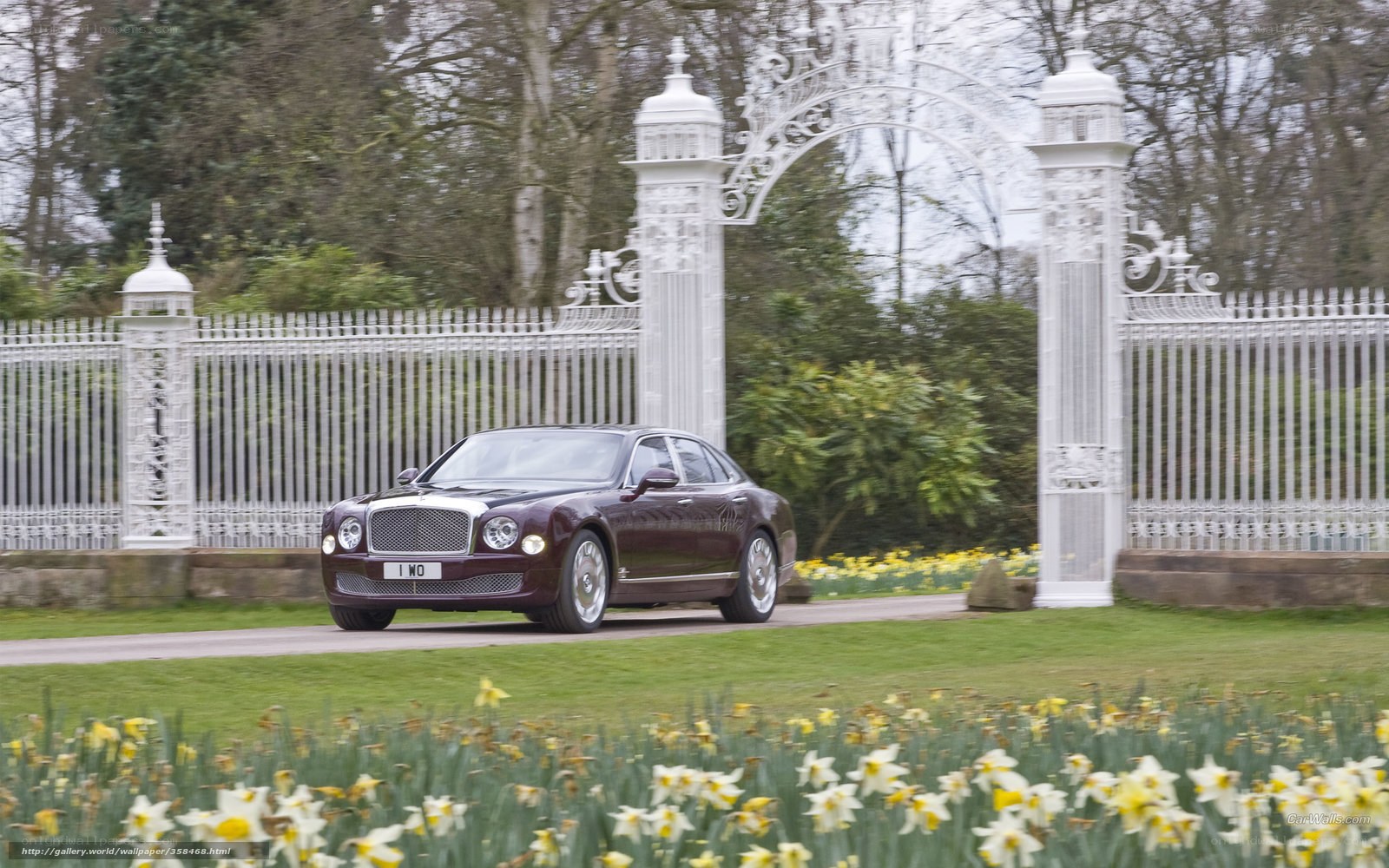 Bentley Mulsanne at a garden gate