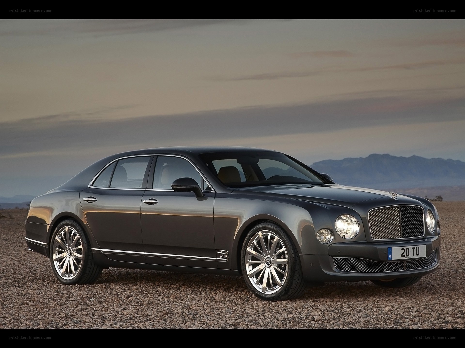 Bentley Mulsanne in desert